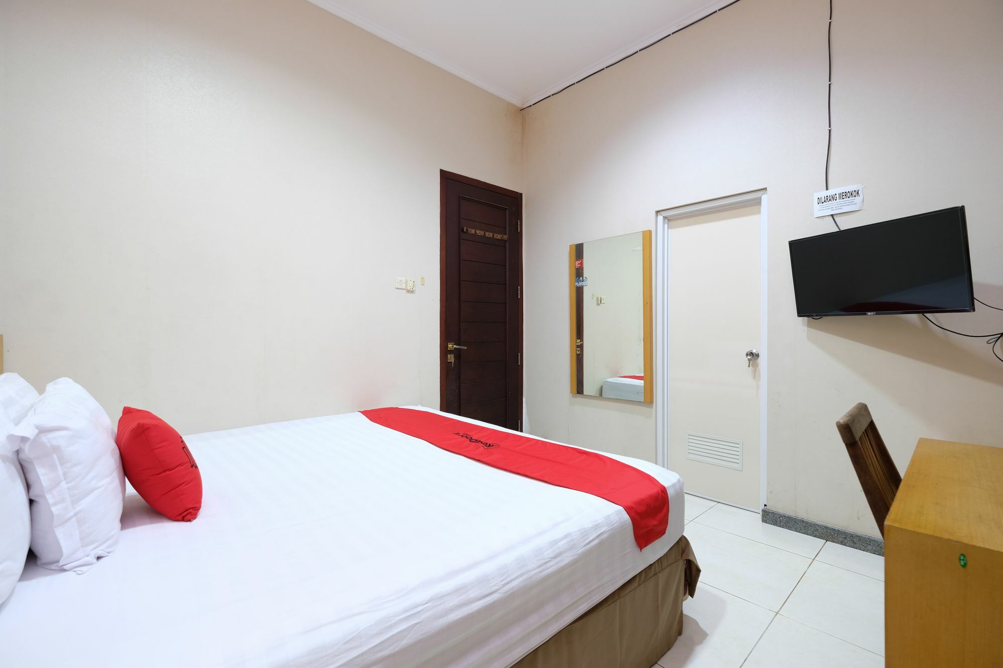 Reddoorz Plus Near Simpang Lima Semarang Exterior foto